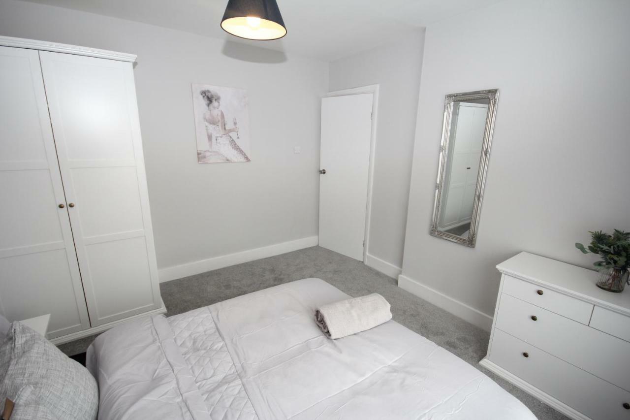 The Uxbridge House Villa Bagian luar foto