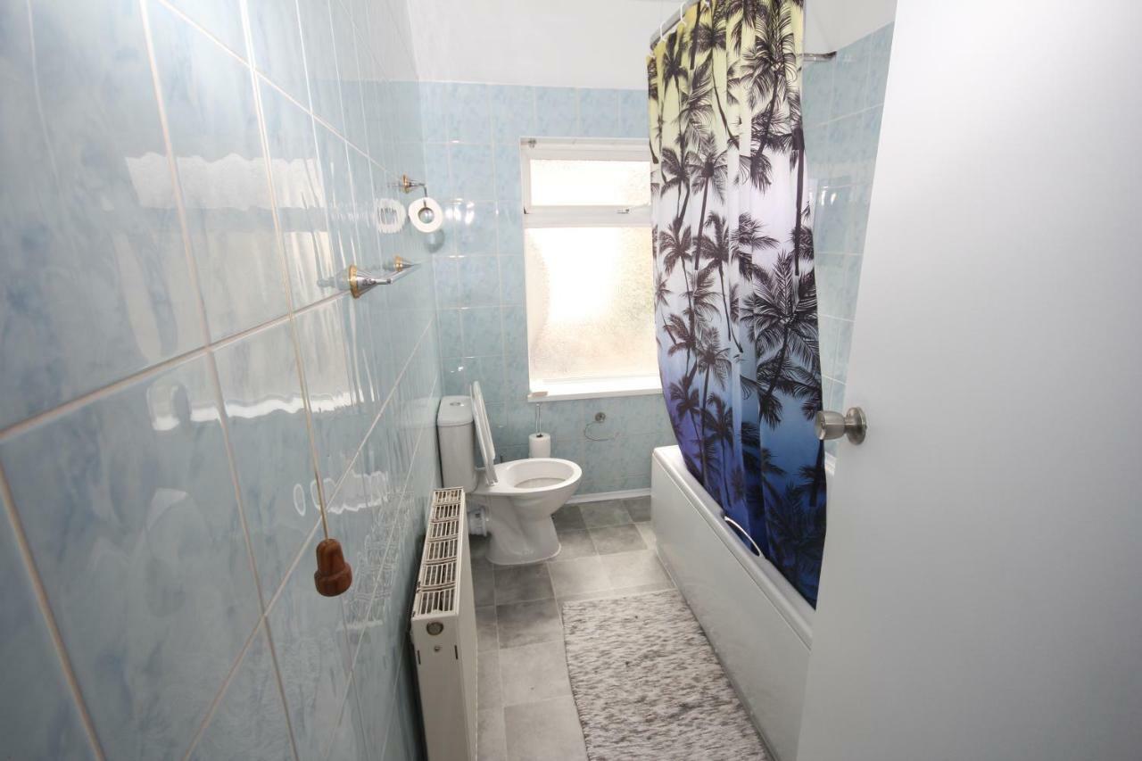 The Uxbridge House Villa Bagian luar foto
